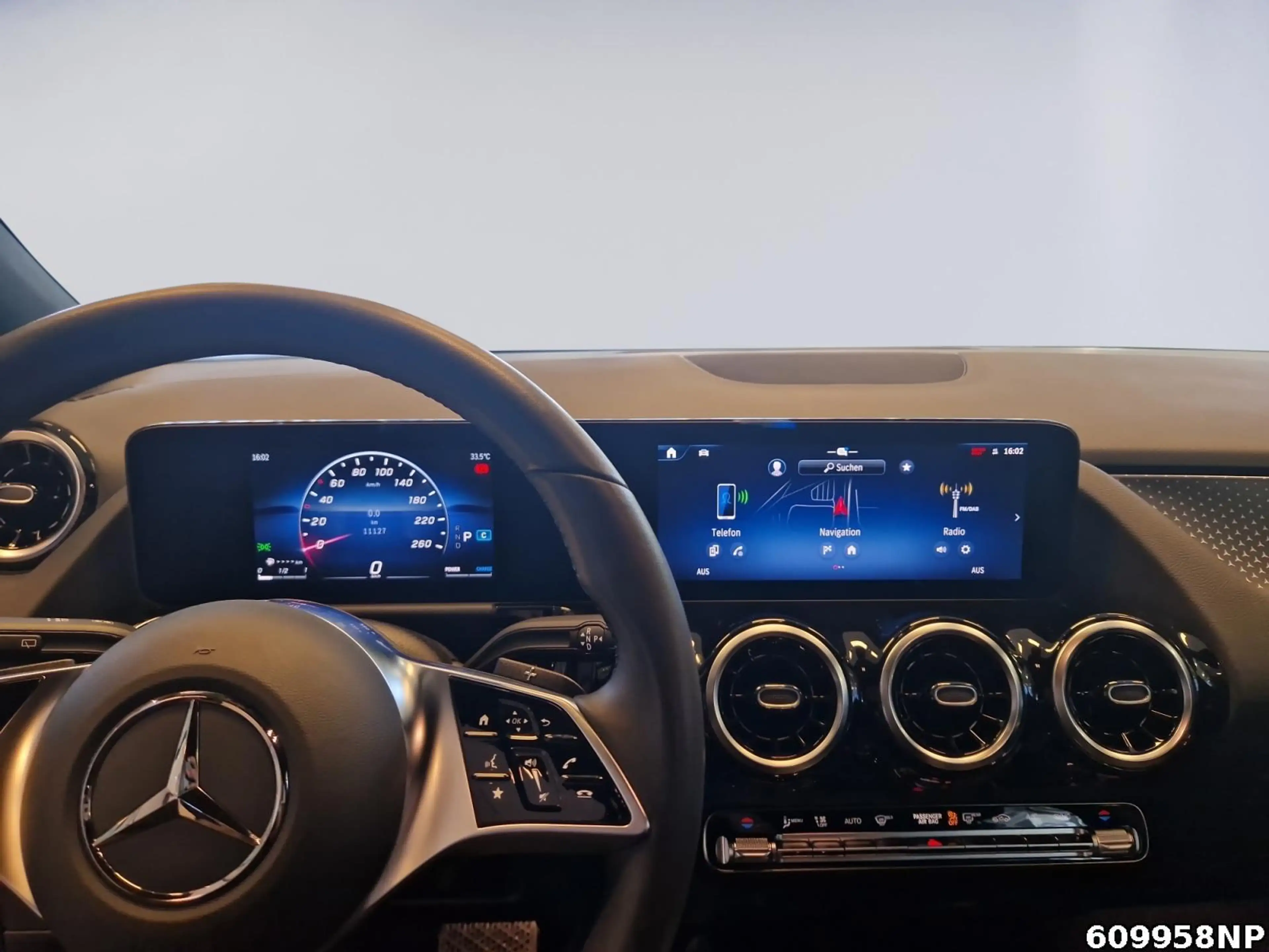 Mercedes-Benz GLA 200 Progressive  AHK Distronic LED Kamera — photo 14