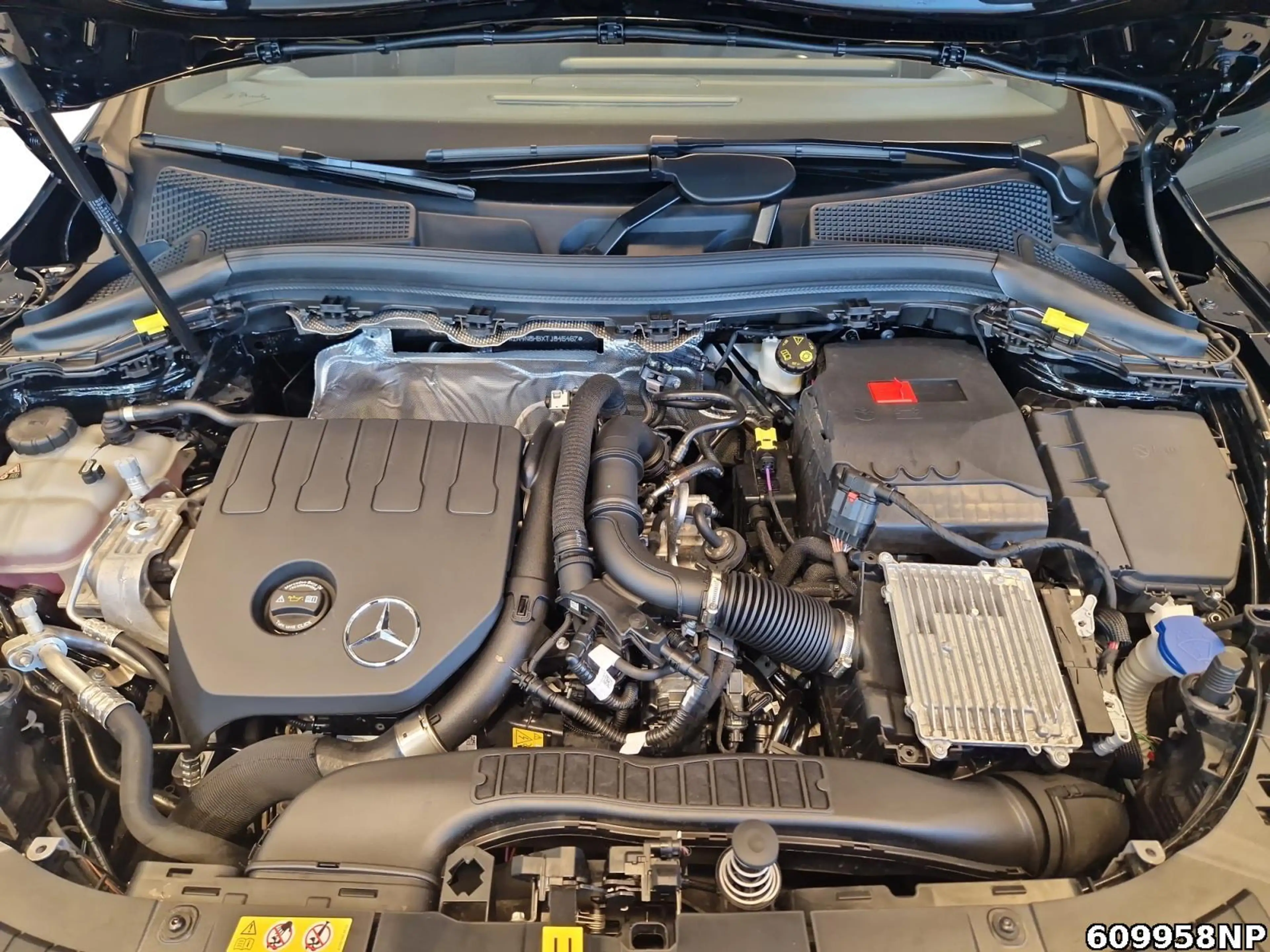Mercedes-Benz GLA 200 Progressive  AHK Distronic LED Kamera — photo 7