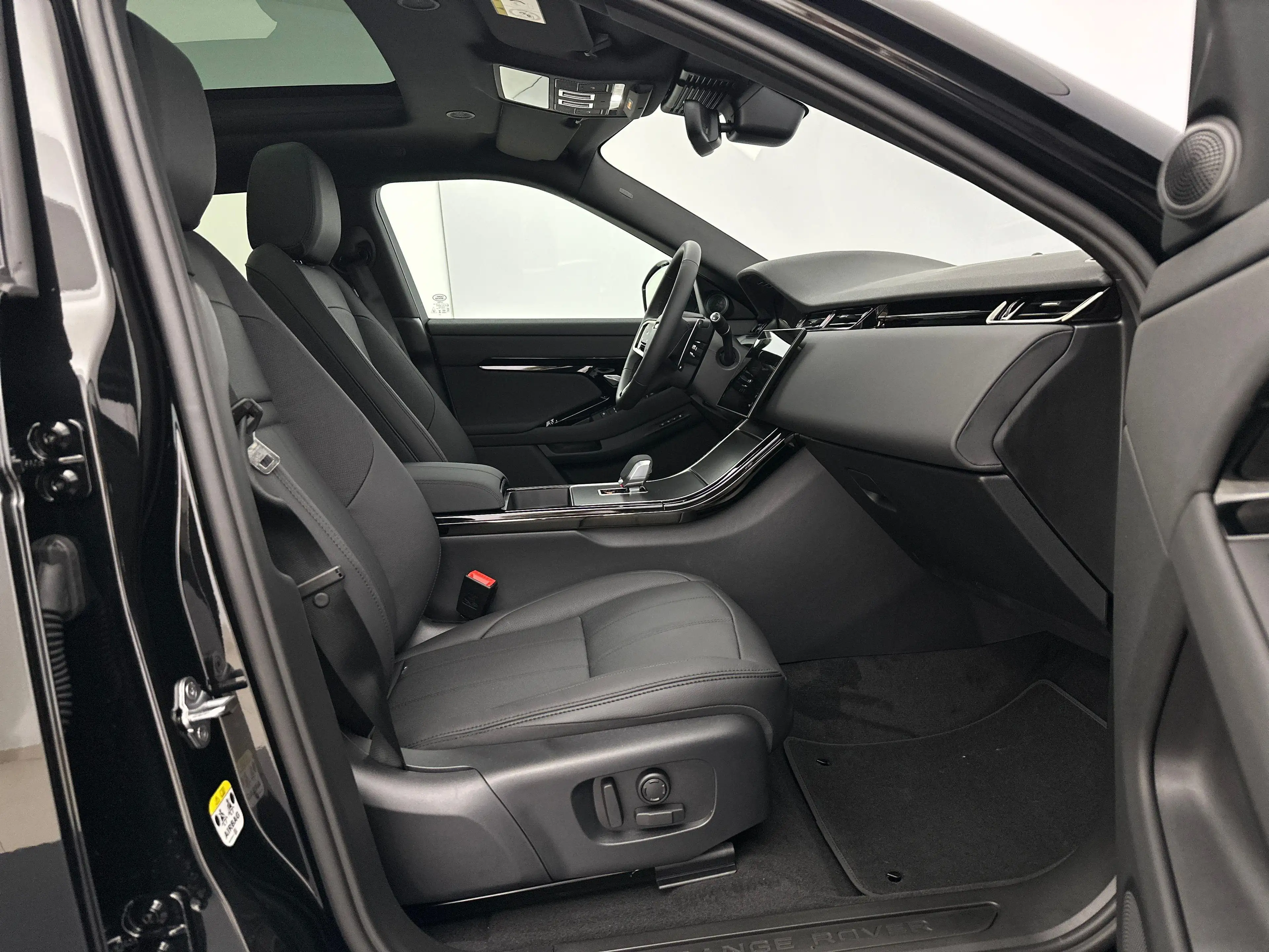 Land Rover Range Rover Evoque P160 S FWD Auto. 26.5MY — photo 3