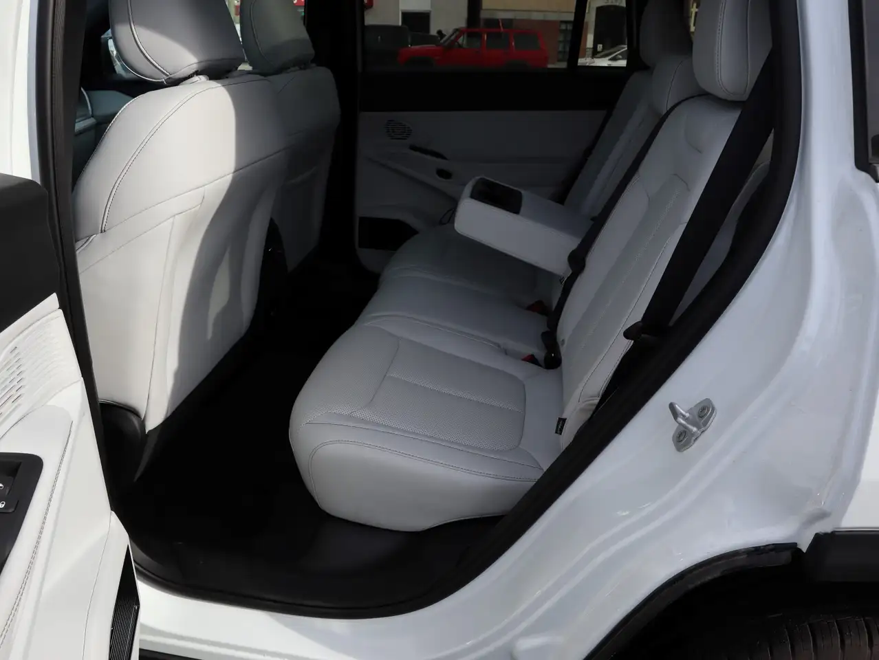 Jeep Cherokee снимка Jeep Cherokee