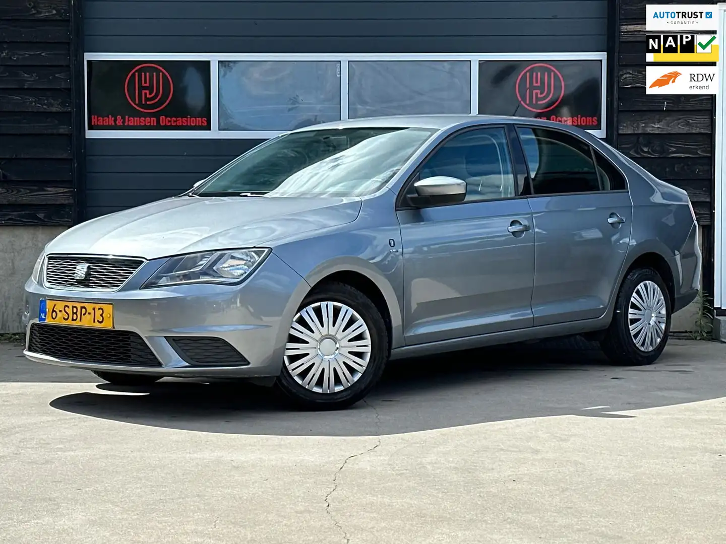 SEAT Toledo 1.2 TSI Airco multifunctioneel-stuur Apk NAP Grijs - 1