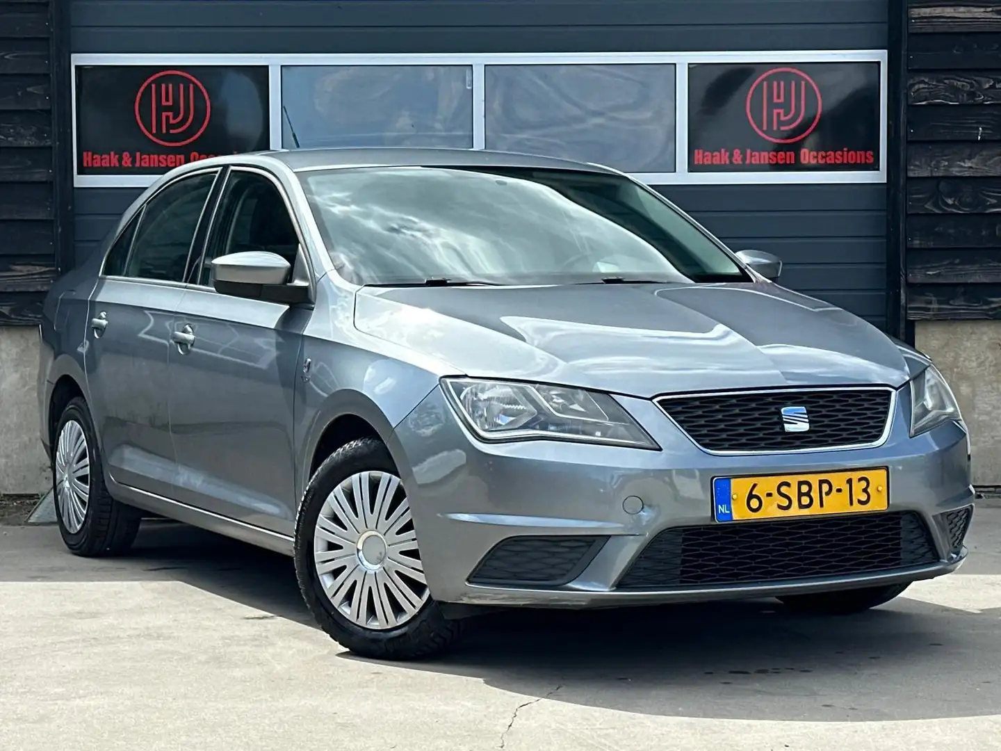 SEAT Toledo 1.2 TSI Airco multifunctioneel-stuur Apk NAP Grijs - 2
