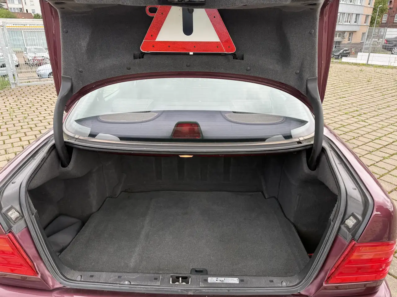 Mercedes-Benz E 200 Avantgarde, foto 12