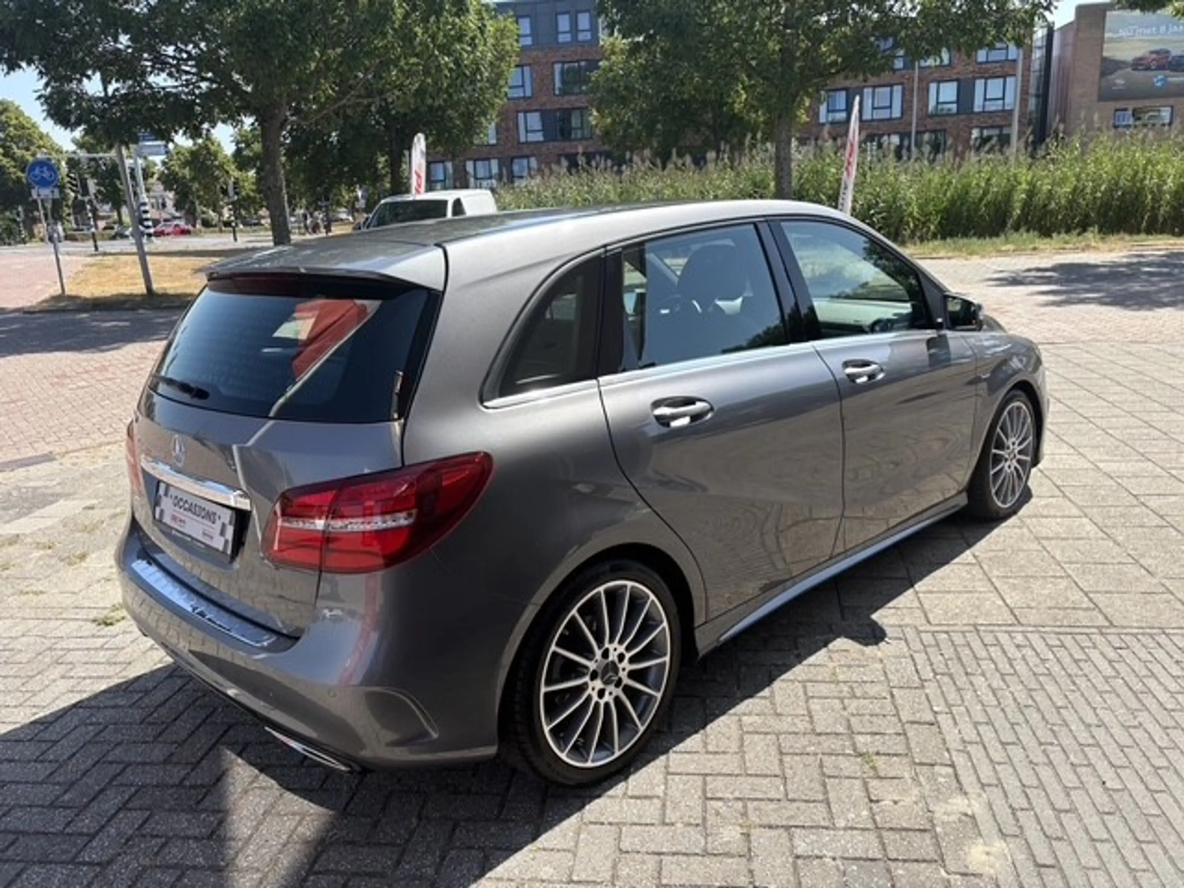 Mercedes-Benz B 200 Urban Style Edition | Navi | Leer | Camera | 32.13 — photo 4