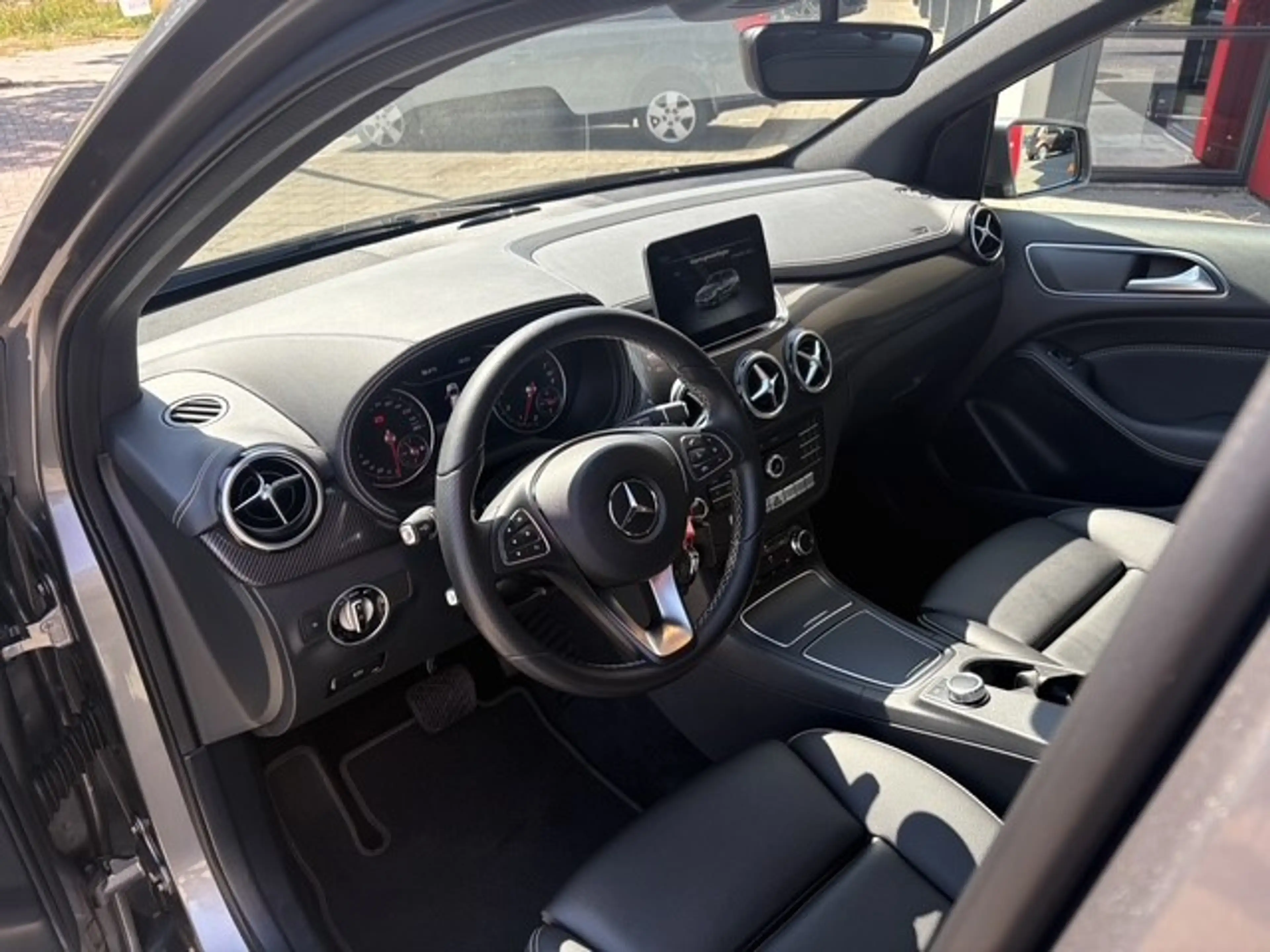 Mercedes-Benz B 200 Urban Style Edition | Navi | Leer | Camera | 32.13 — photo 9