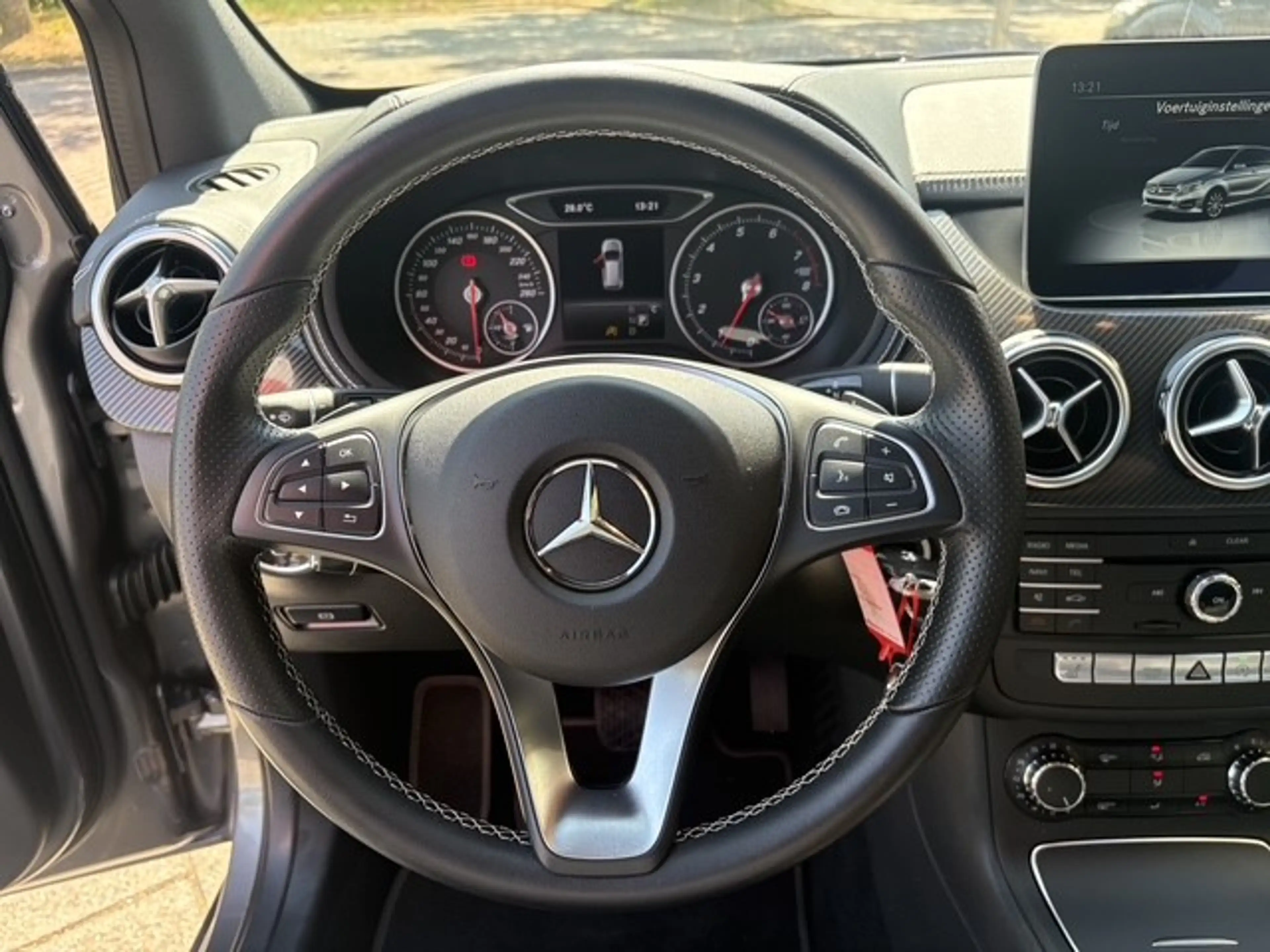 Mercedes-Benz B 200 Urban Style Edition | Navi | Leer | Camera | 32.13 — photo 11