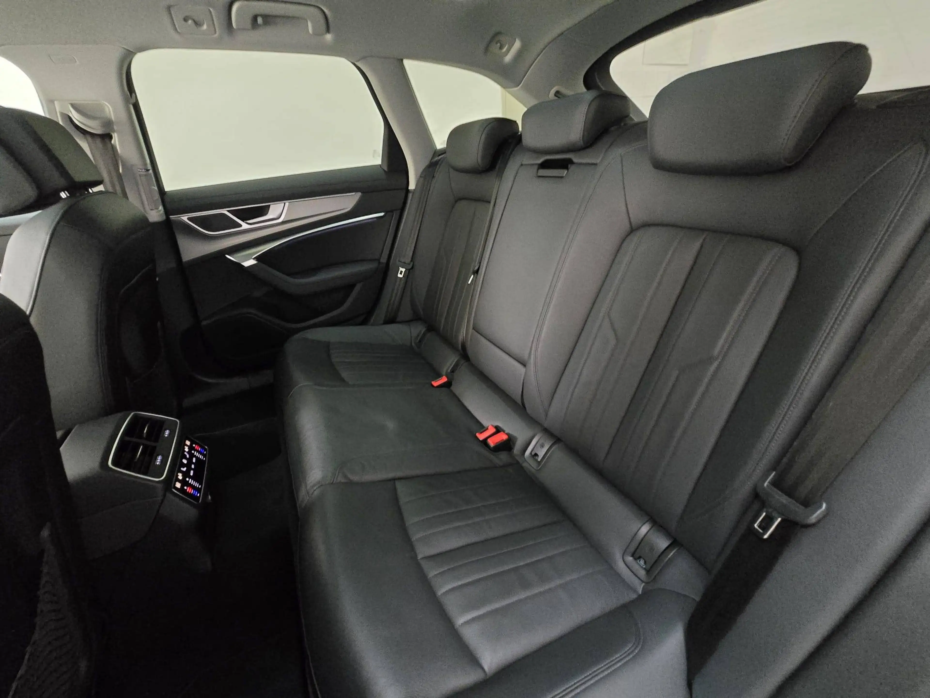 Audi A6 Avant 40 TDI S Line Matrix Panorama Leder Memory 1.Hand — photo 9
