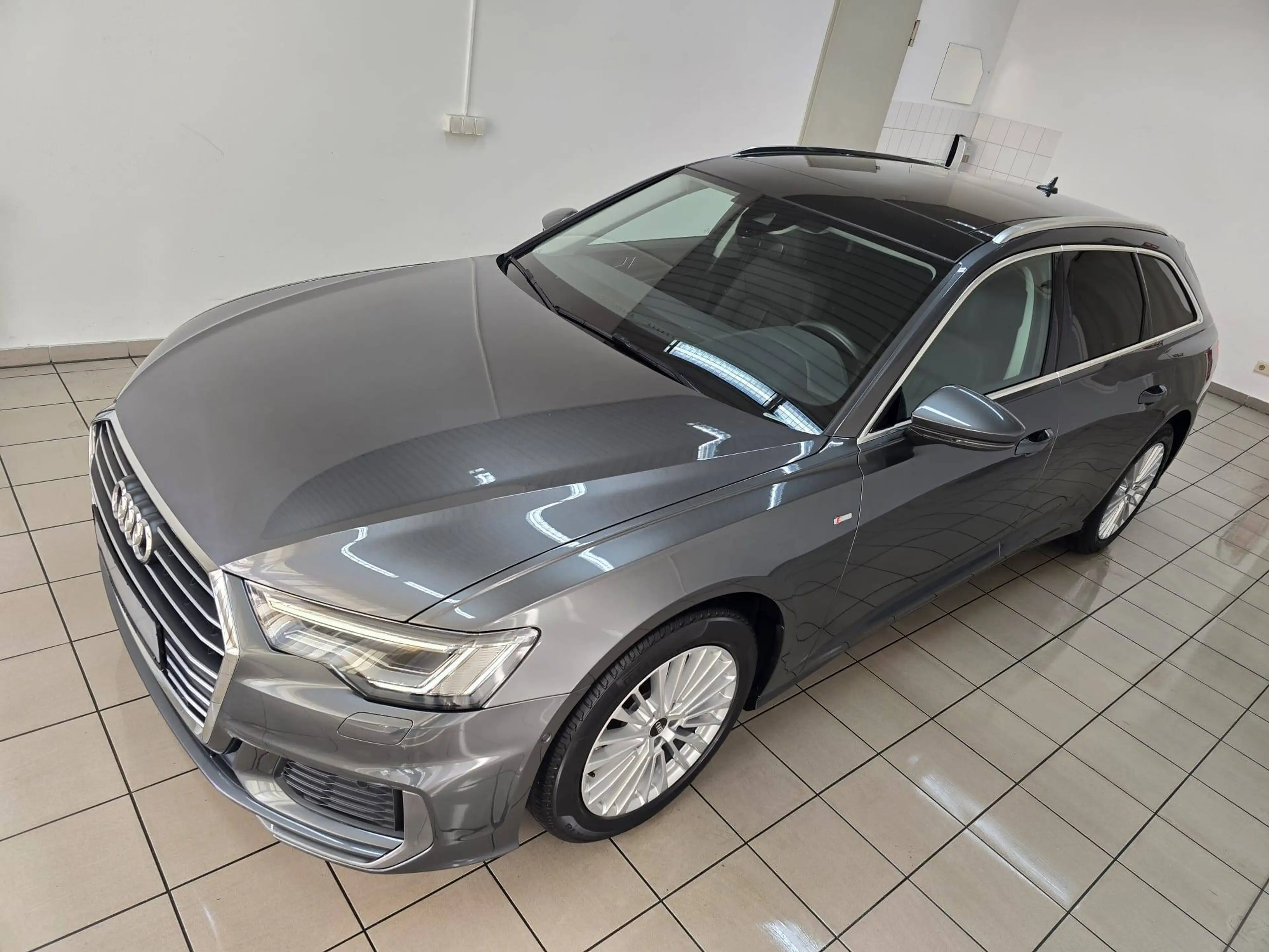Audi A6 Avant 40 TDI S Line Matrix Panorama Leder Memory 1.Hand — photo 6