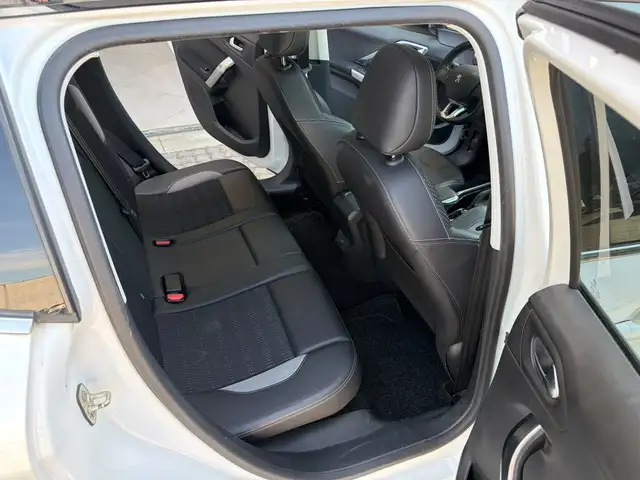 Peugeot 2008 view 8