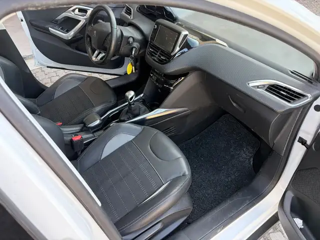 Peugeot 2008 view 9