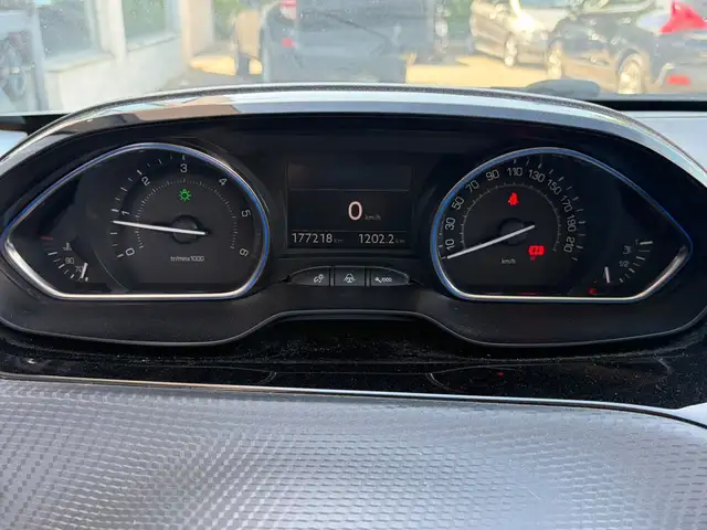 Peugeot 2008 view 13