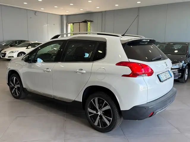 Peugeot 2008 view 5