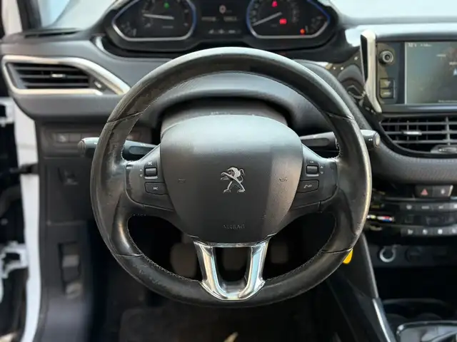 Peugeot 2008 view 11