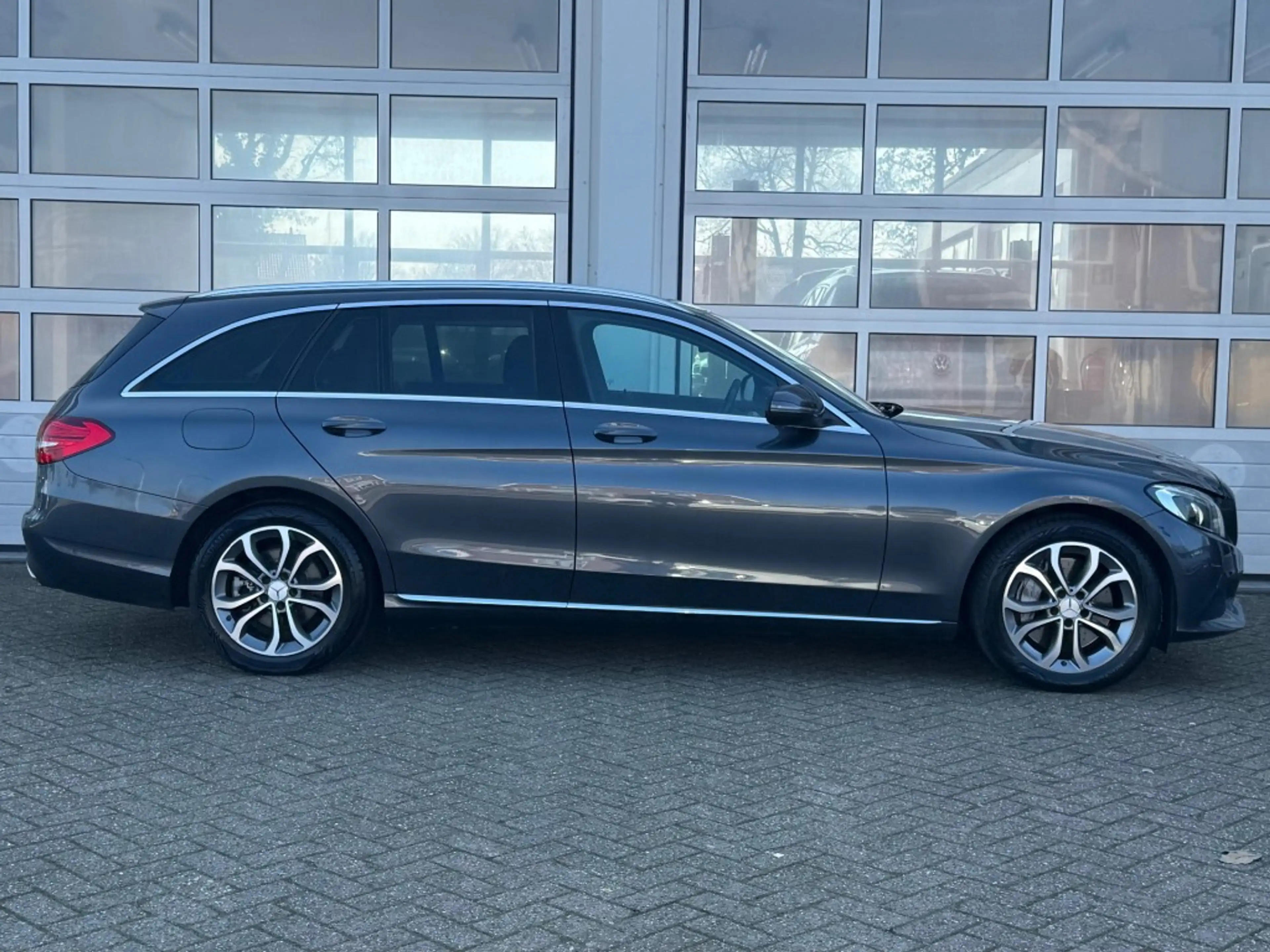 Mercedes-Benz C 350 C350e Lease Edition Navi Camera Burmester Luchtver — photo 6