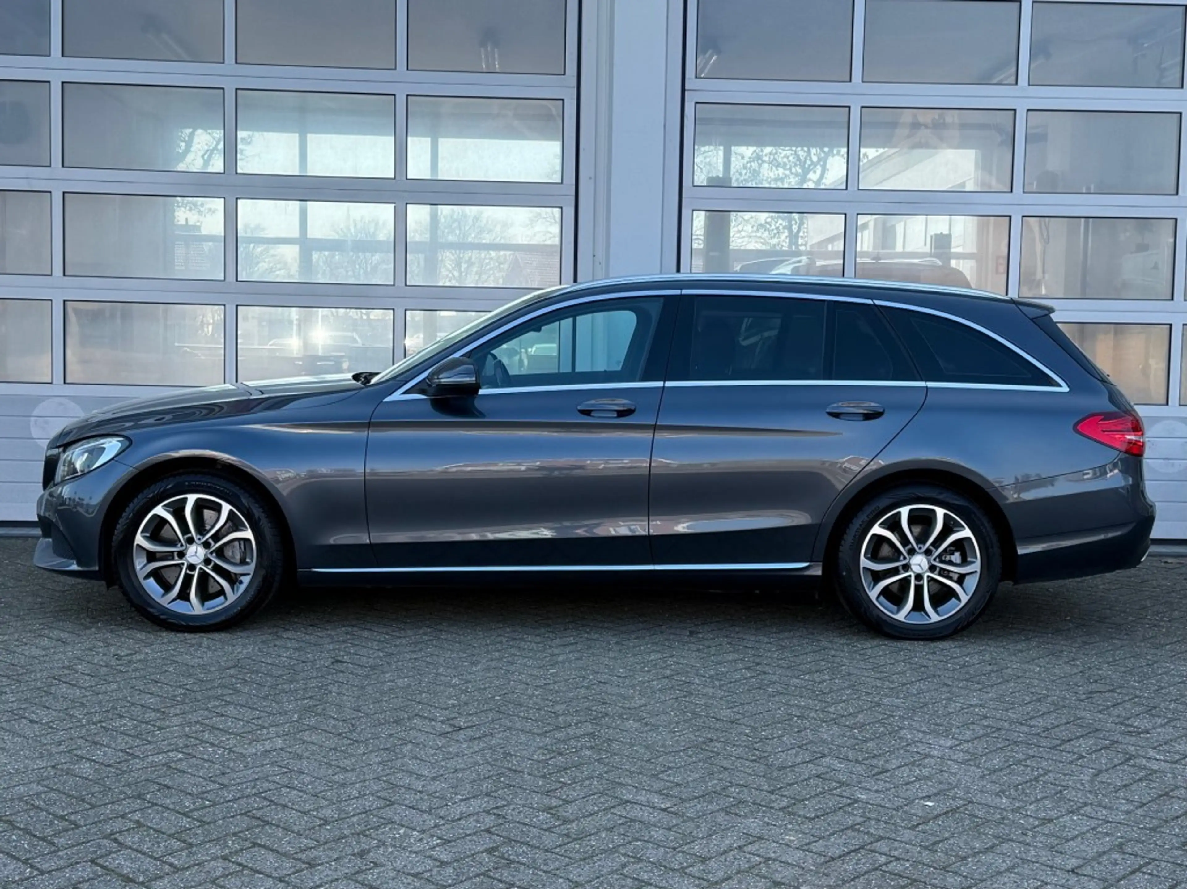 Mercedes-Benz C 350 C350e Lease Edition Navi Camera Burmester Luchtver — photo 3