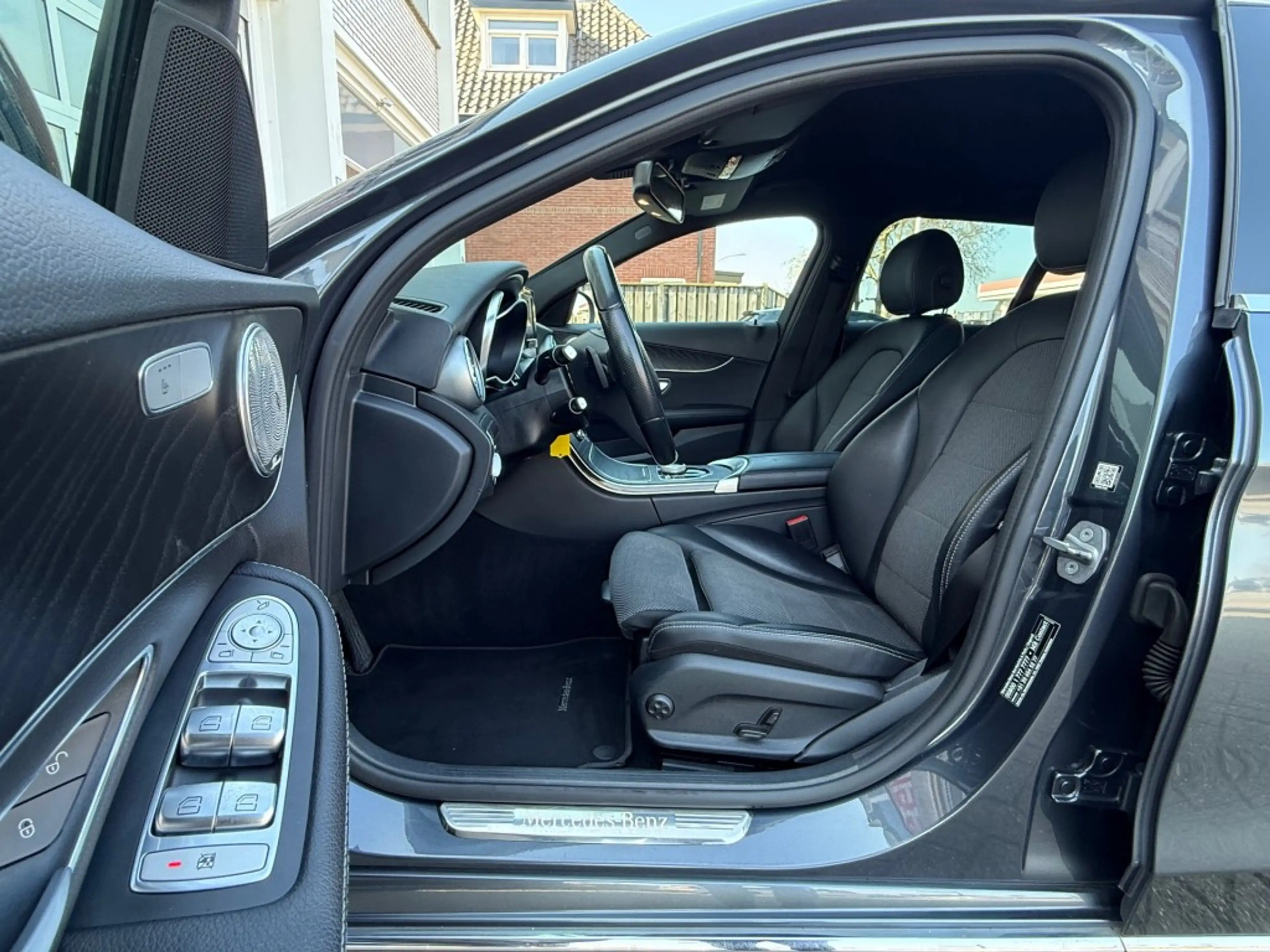 Mercedes-Benz C 350 C350e Lease Edition Navi Camera Burmester Luchtver — photo 9