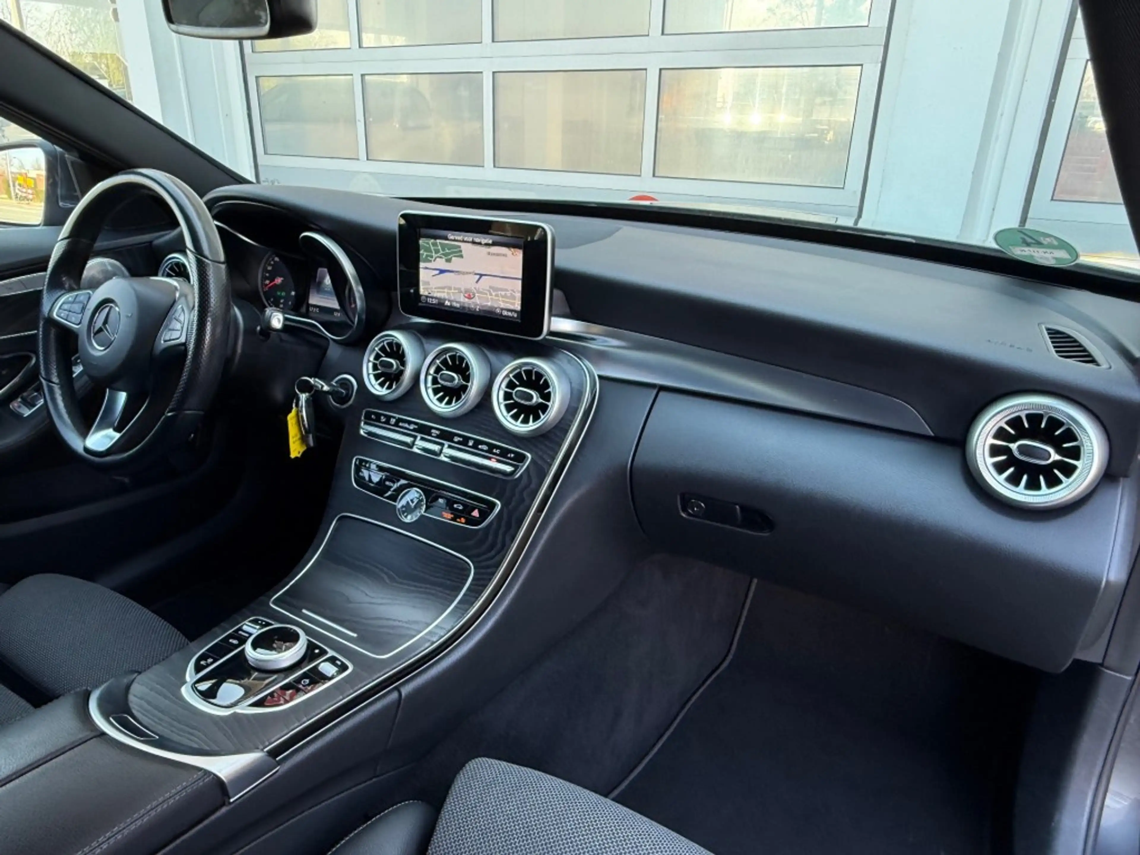 Mercedes-Benz C 350 C350e Lease Edition Navi Camera Burmester Luchtver — photo 10