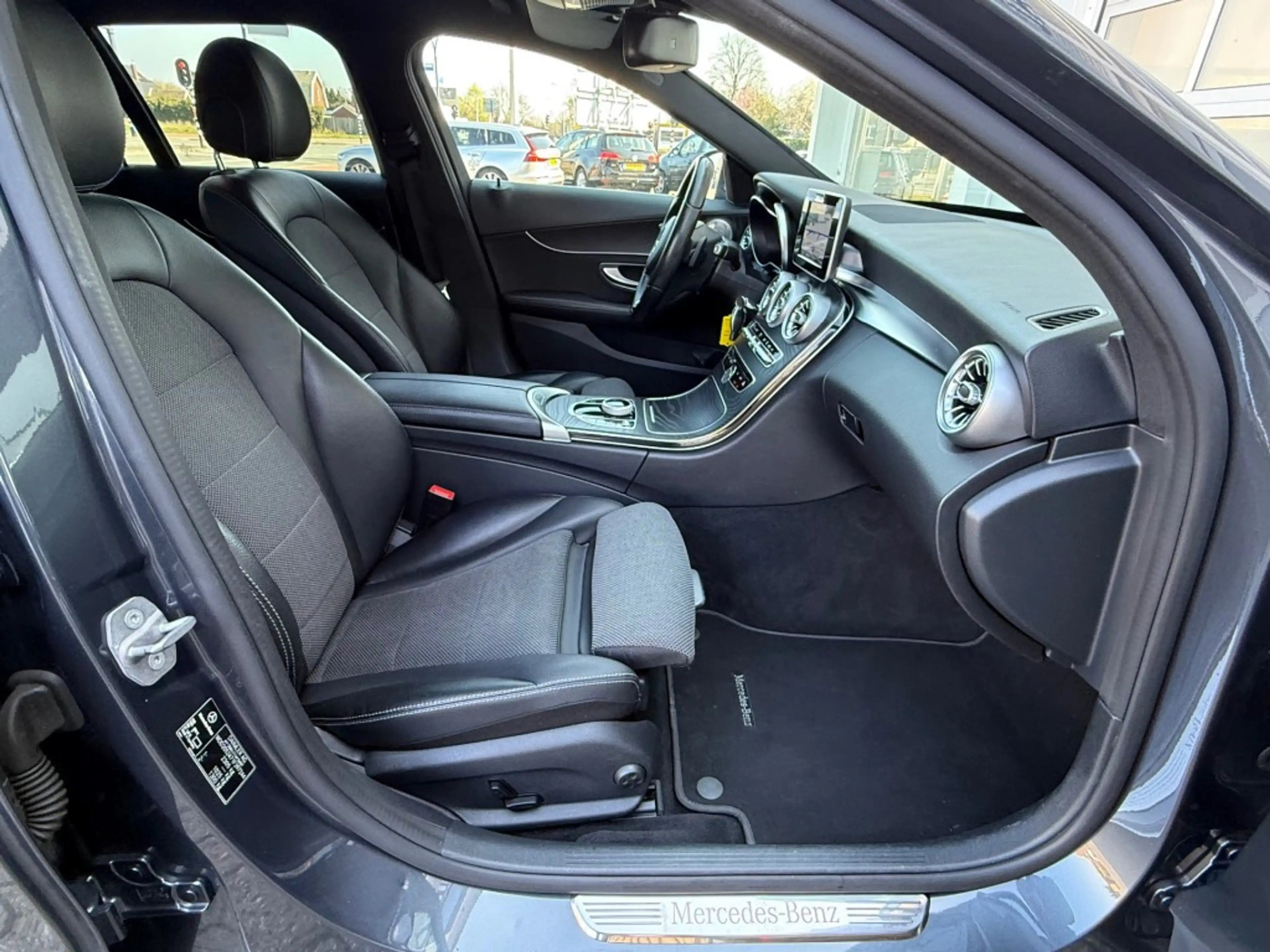 Mercedes-Benz C 350 C350e Lease Edition Navi Camera Burmester Luchtver — photo 11