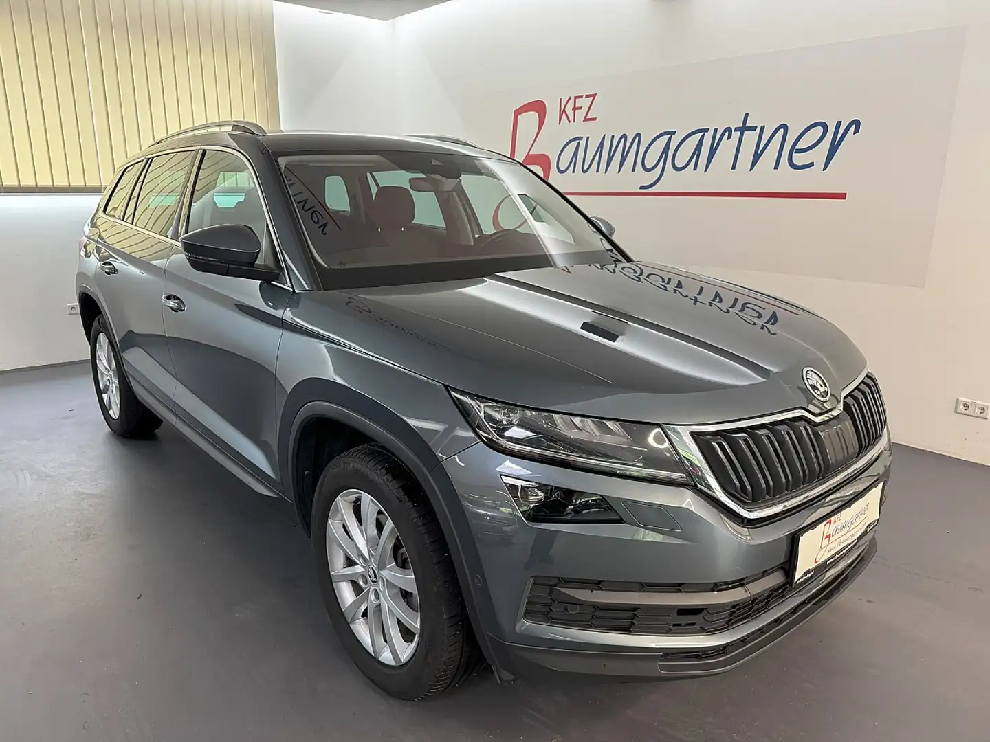Skoda Kodiaq 2,0TDI DSG Style *LED*NAVI*ACC*Sitzheizung vo/h... Grau - 1