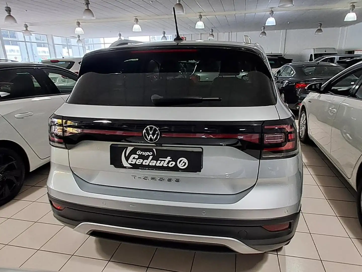 Volkswagen T-Cross 1.0 TSI 85KW SPORT 5P Gris - 2