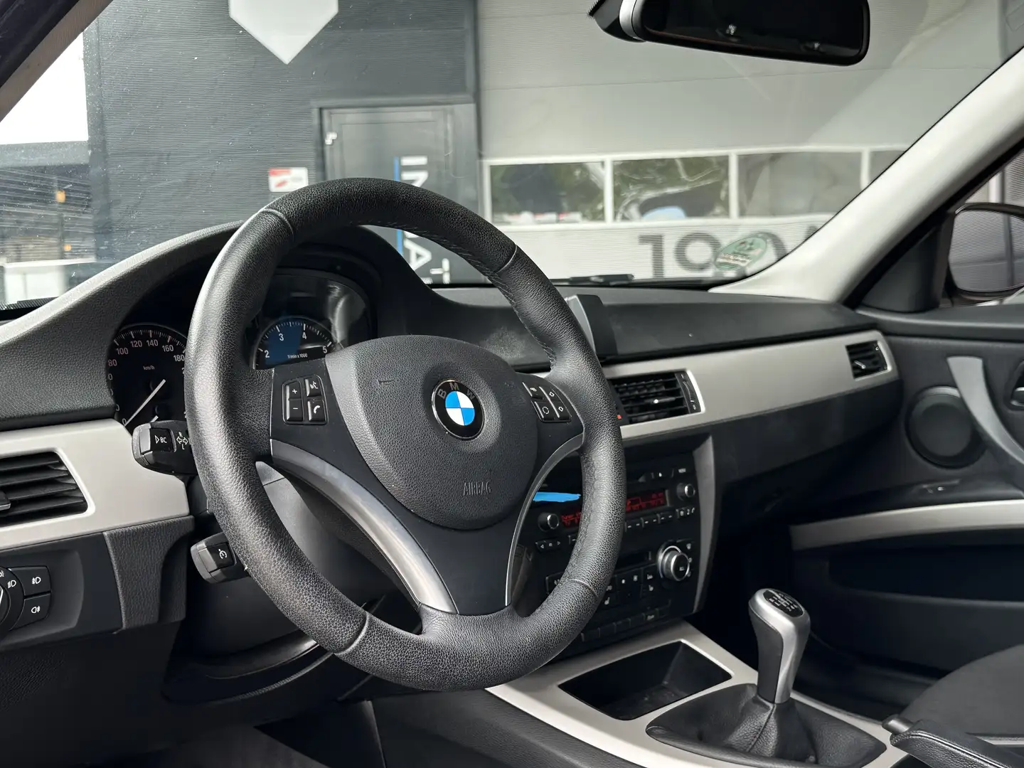 BMW 318 3 Serie 318i LCI M-sport YOUNGTIMER Cruise Clima A Zwart - 2