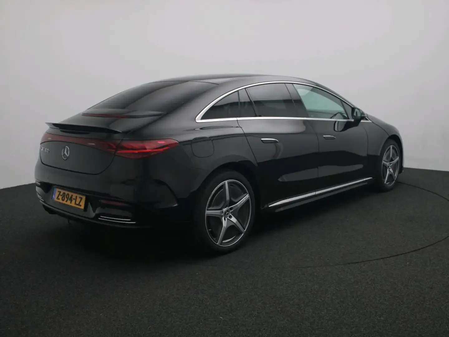 Mercedes-Benz EQE 300 Sport Edition 89 kWh / Premium/ 20 inch/ Winter Pa Schwarz - 2