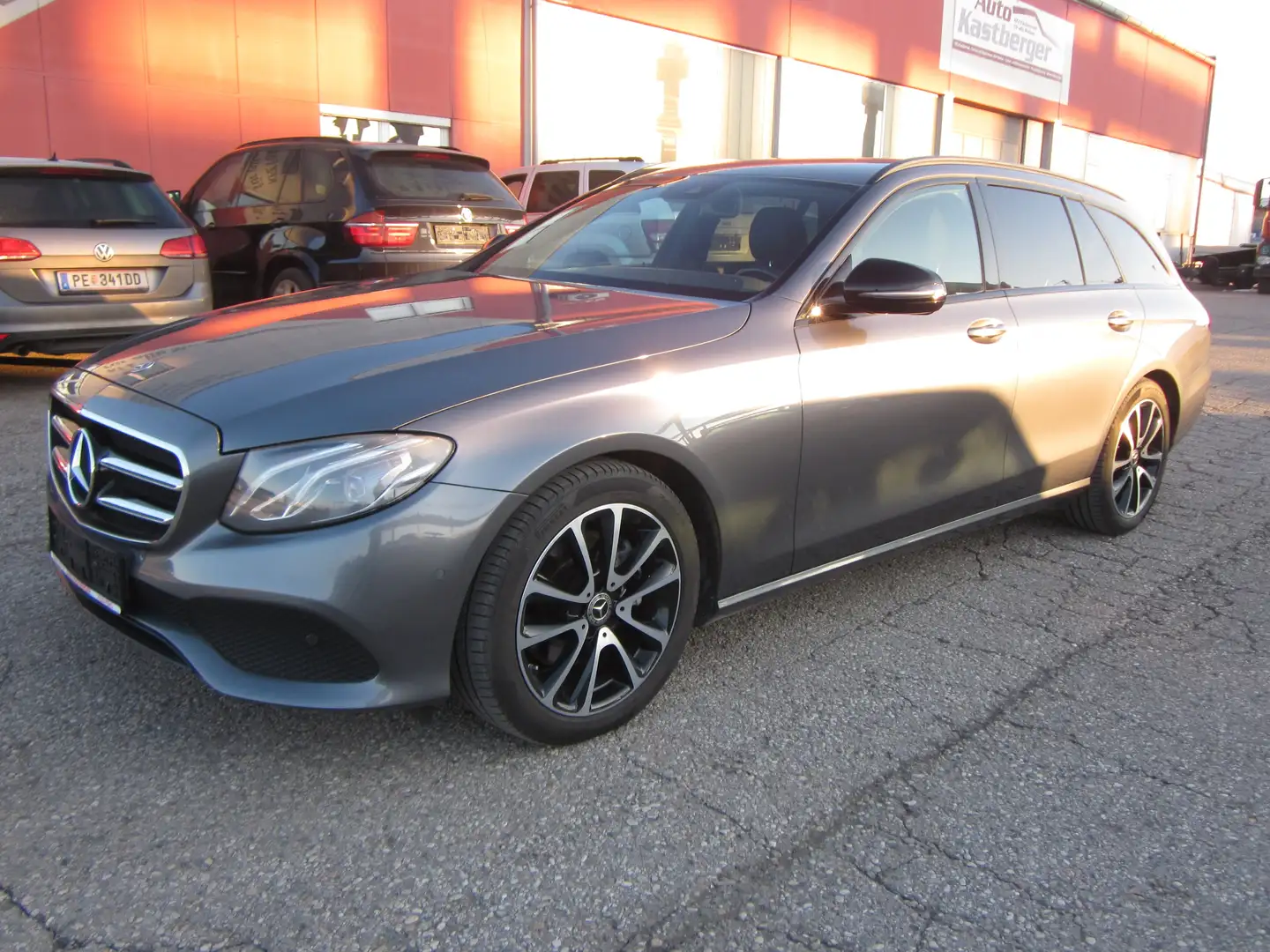 Mercedes-Benz E 220 E 220 d T Austria Edition Avantgarde Aut. LED Grau - 1