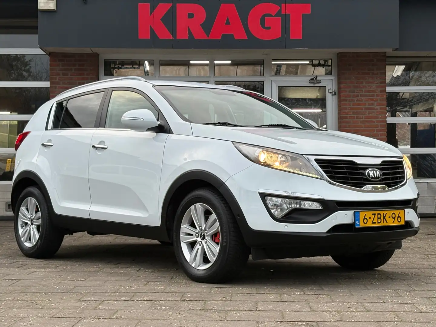 Kia Sportage Plus Pack 1.6 GDI 136 pk - LEDER - Navi - climate Bílá - 2