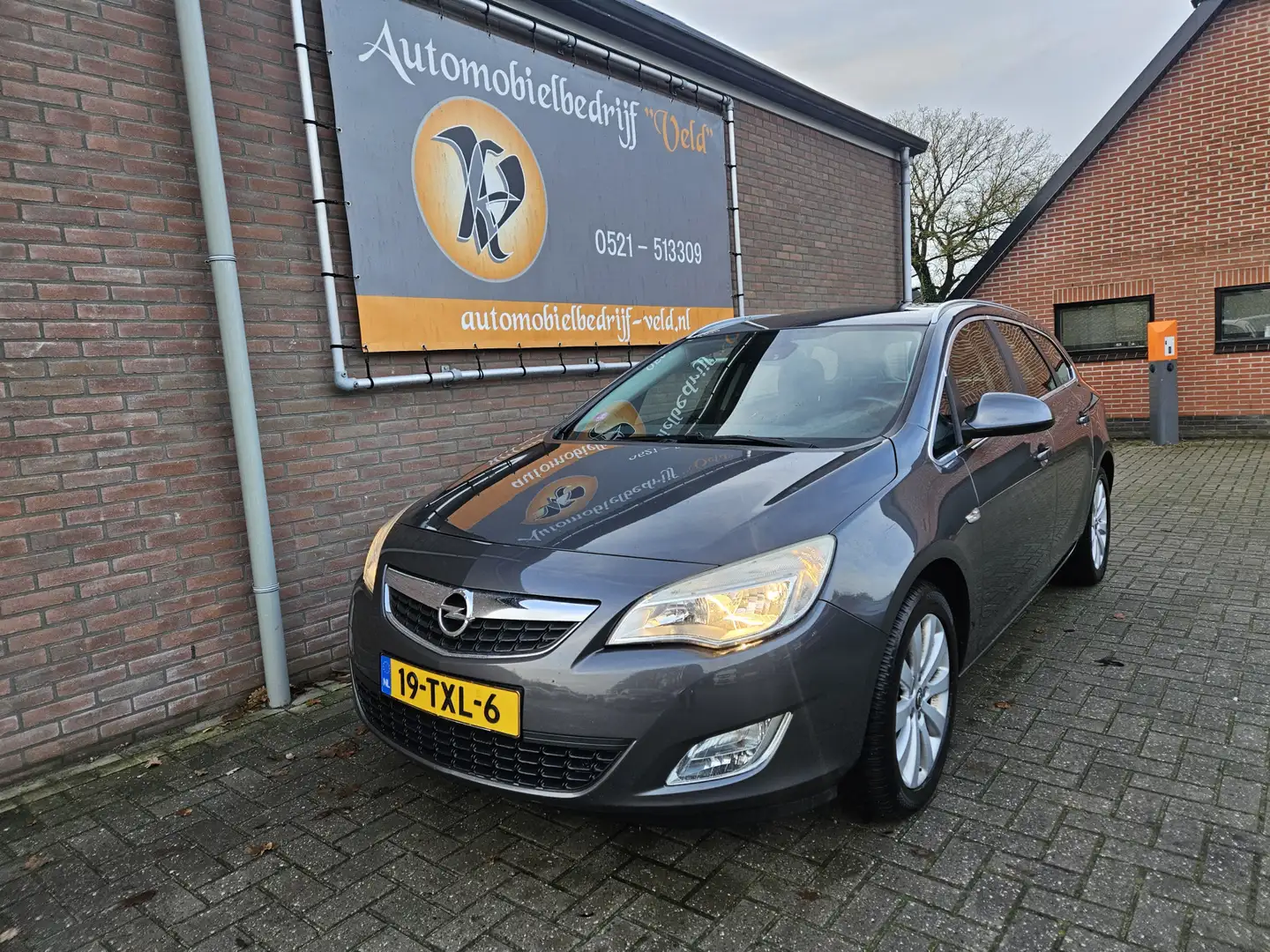 Opel Astra Sports Tourer 1.6 Turbo Cosmo Grijs - 1