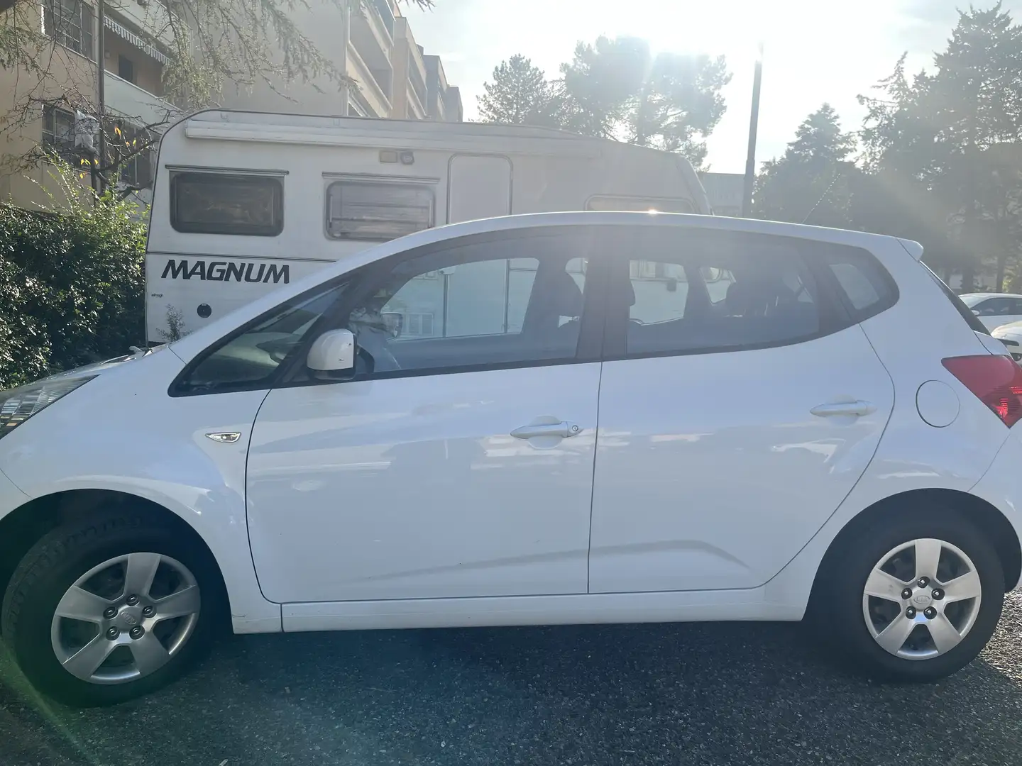 Kia Venga 1.4 cvvt Active FL - 2