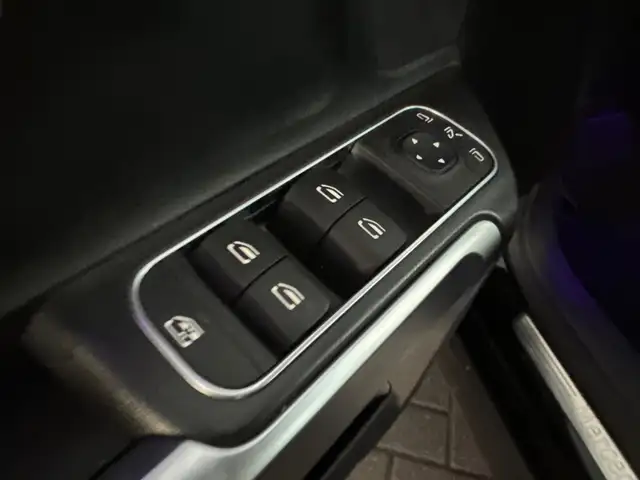 Mercedes-Benz GLB view 15