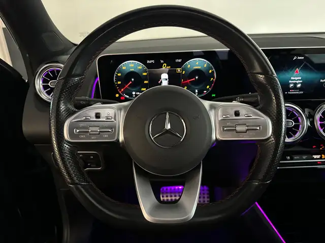 Mercedes-Benz GLB view 11