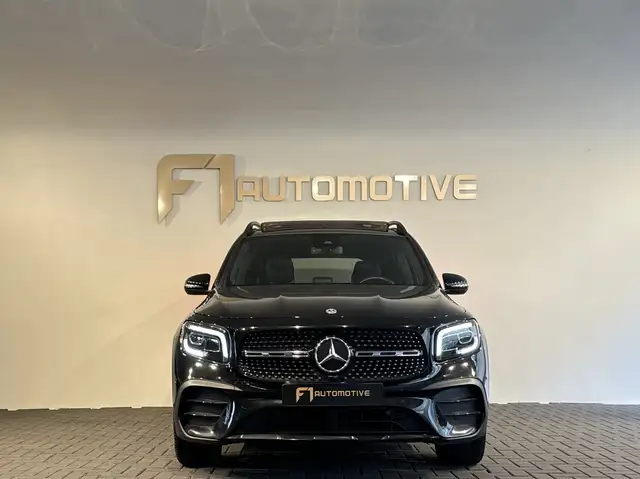 Mercedes-Benz GLB view 2