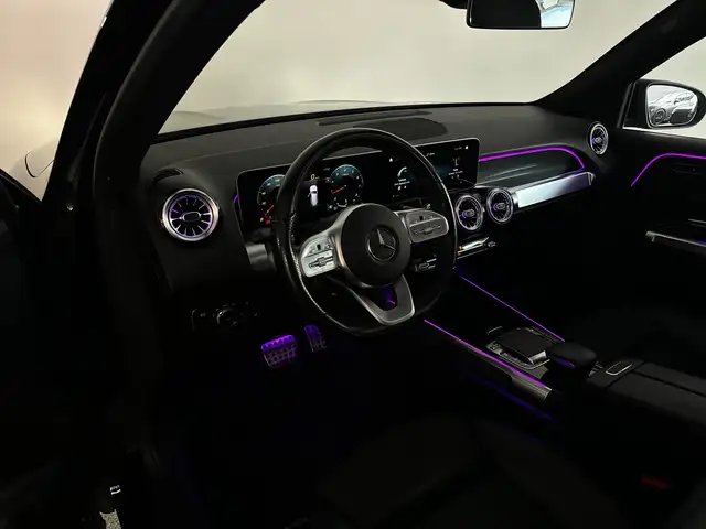 Mercedes-Benz GLB view 9