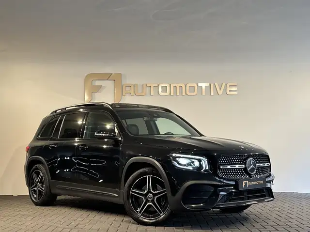 Mercedes-Benz GLB view 3
