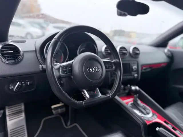 Audi TT view 12