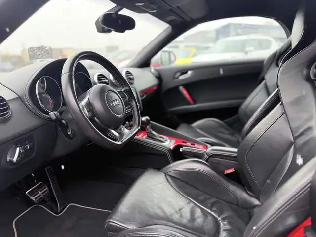 Audi TT view 11