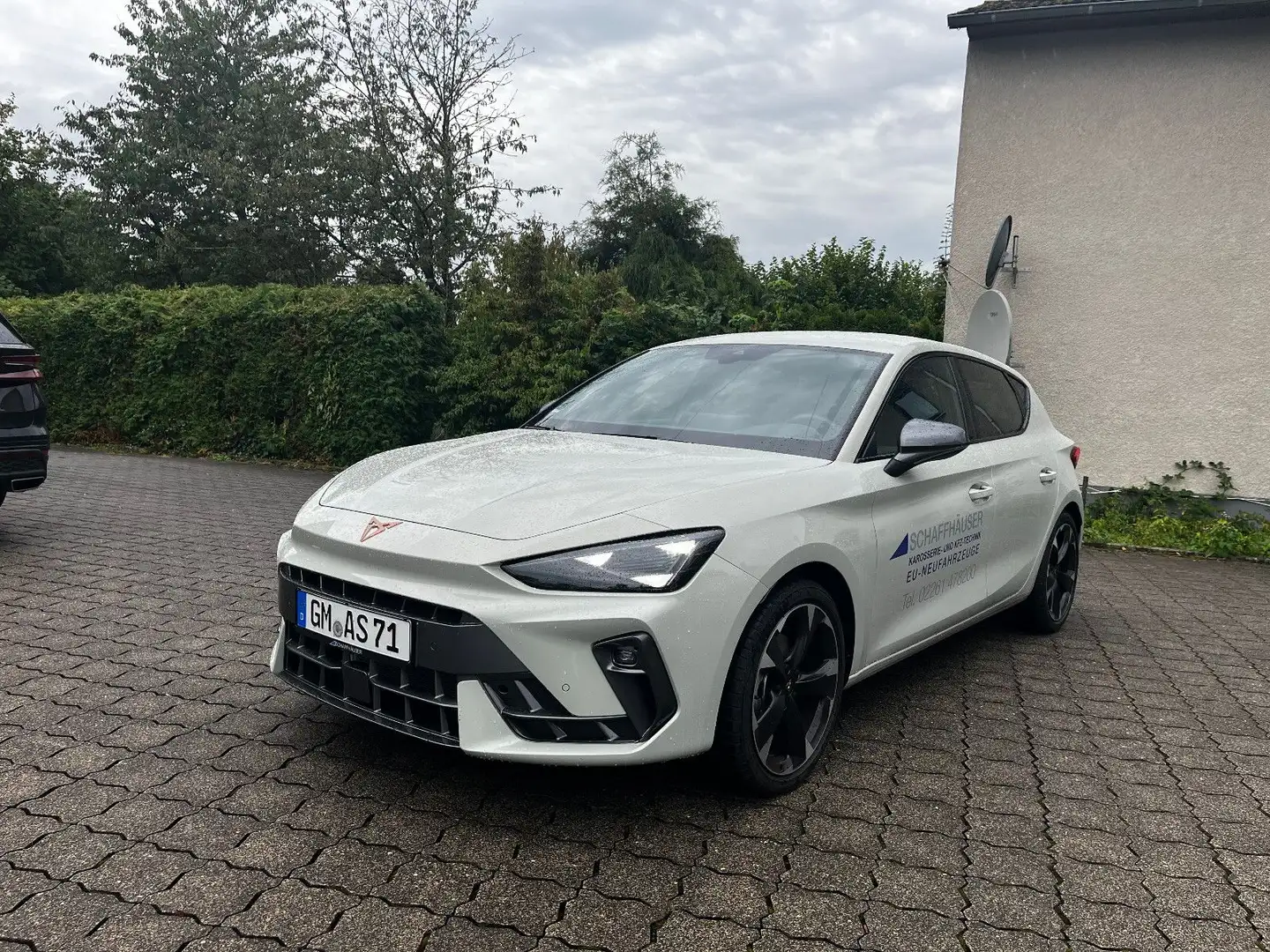 CUPRA Leon 1.5 eTSI 110 kW SHZ PDC LED CARPLAY Facelif Grau - 1