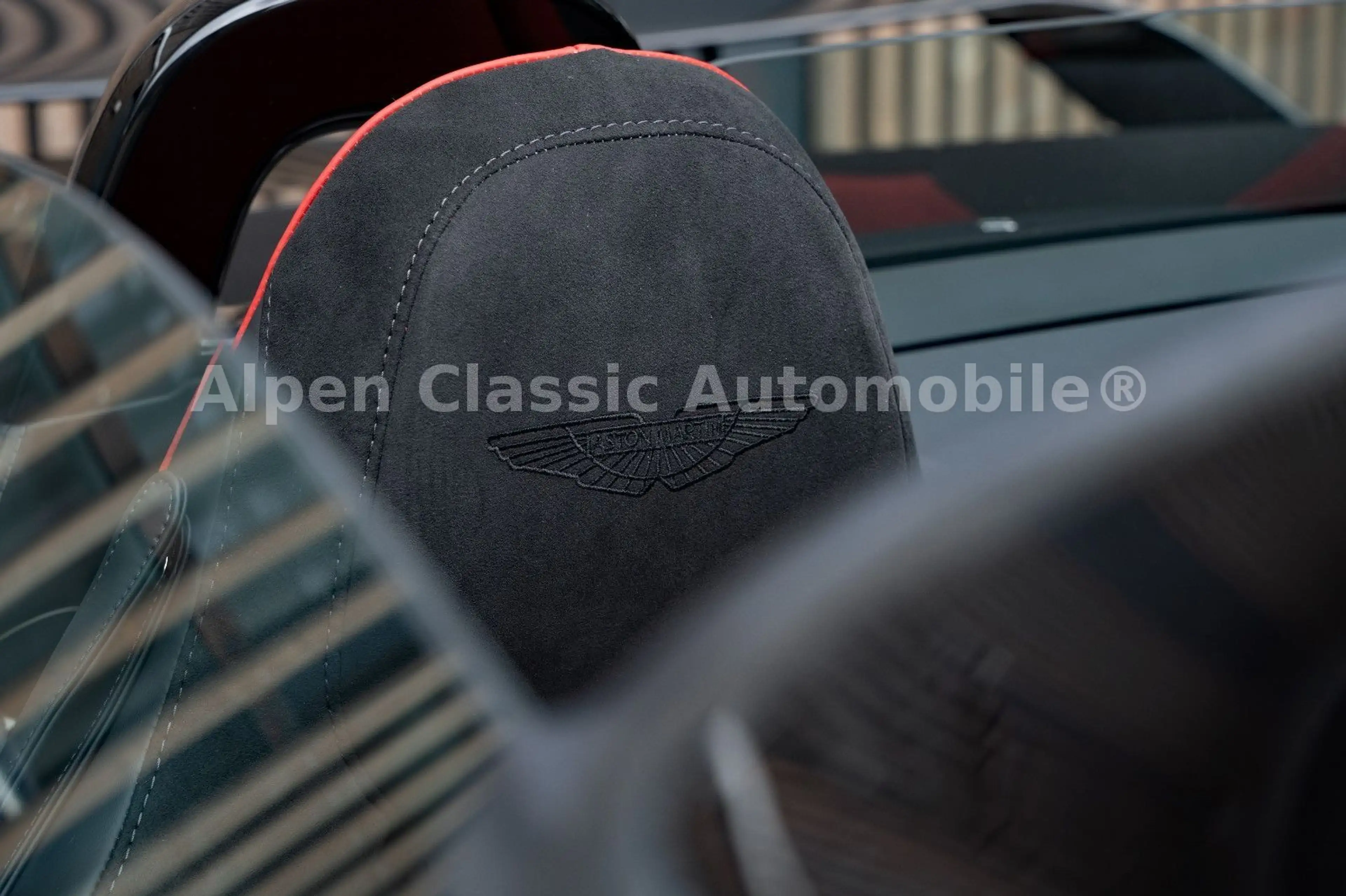 Aston Martin Vantage Roadster 4.0 V12 Sitzbel., Carbon — photo 6