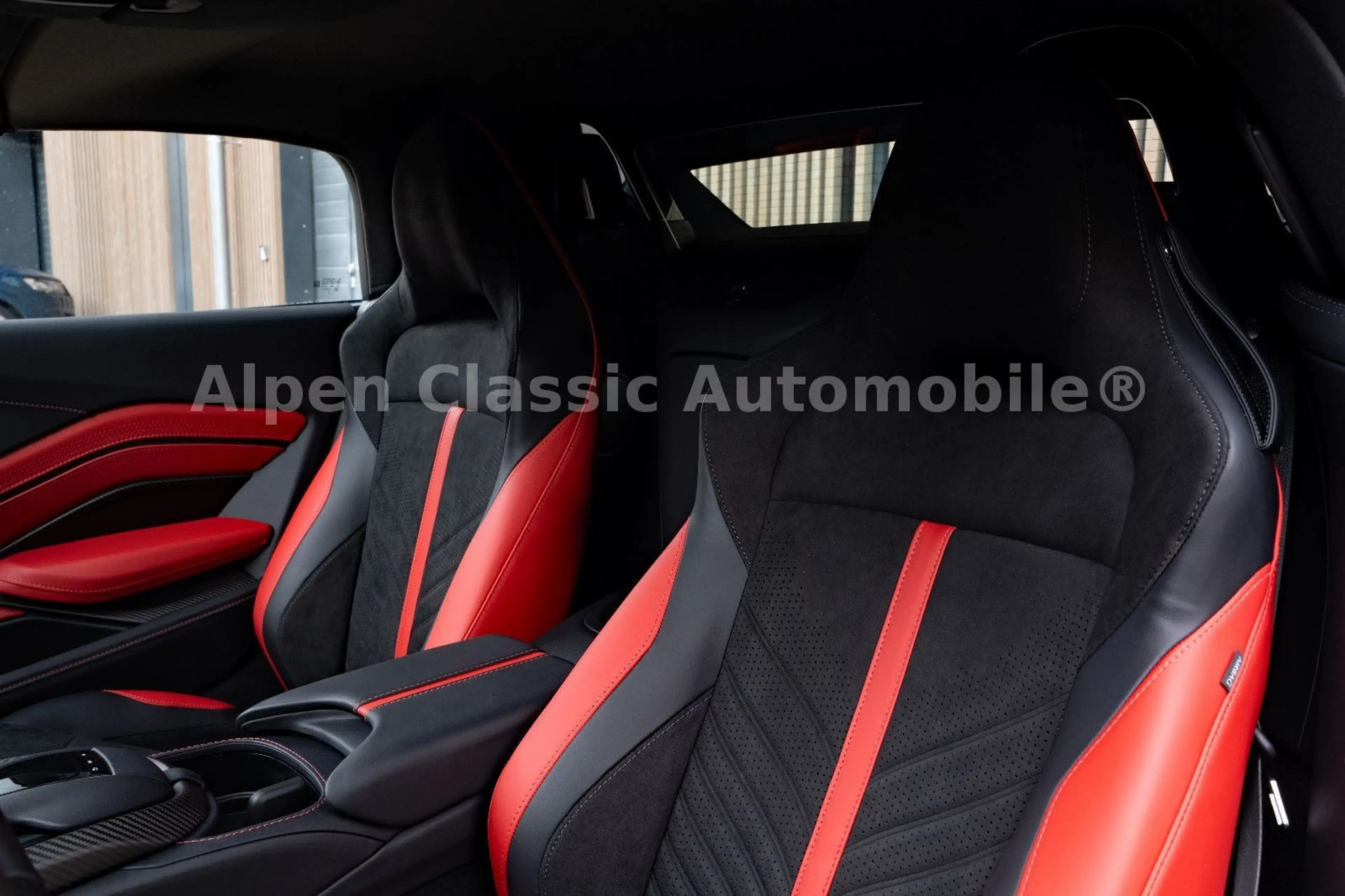 Aston Martin Vantage Roadster 4.0 V12 Sitzbel., Carbon — photo 3