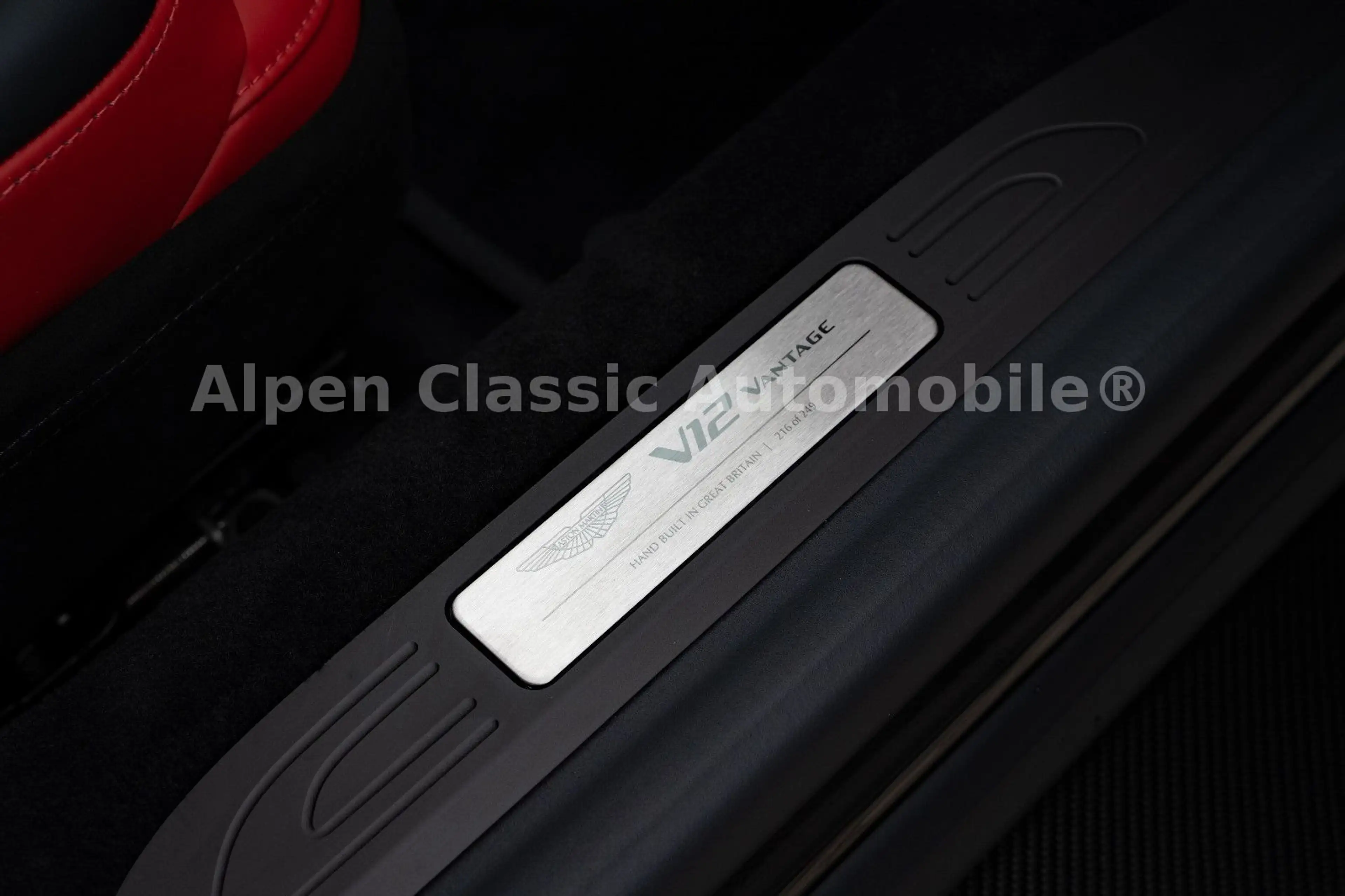 Aston Martin Vantage Roadster 4.0 V12 Sitzbel., Carbon — photo 15