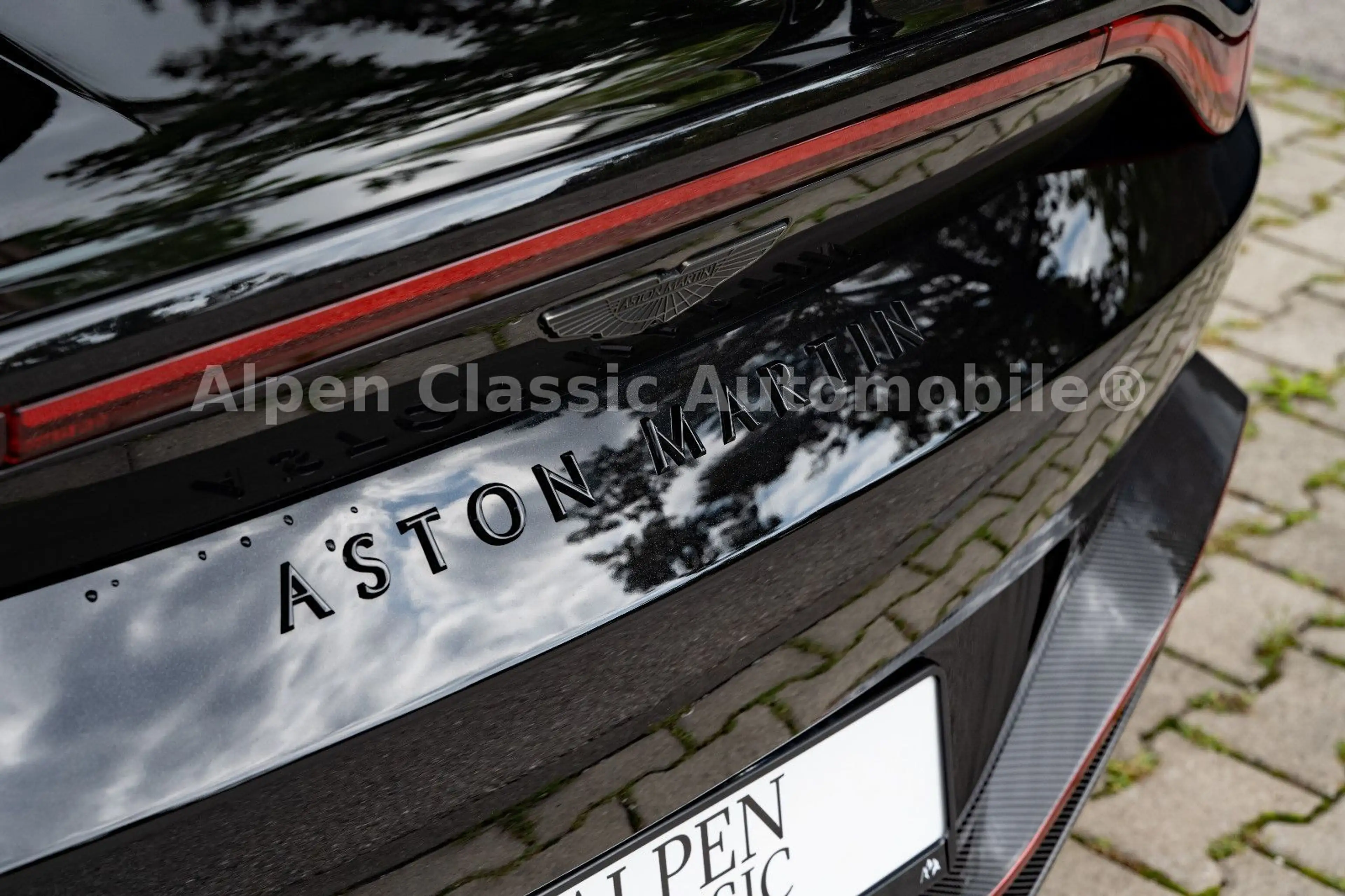 Aston Martin Vantage Roadster 4.0 V12 Sitzbel., Carbon — photo 13