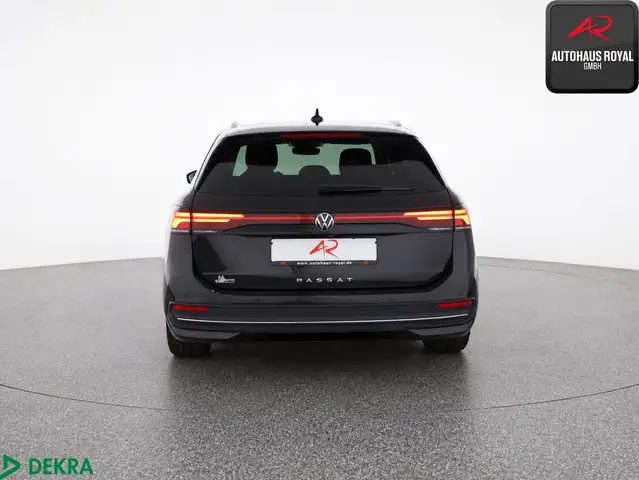 Volkswagen Passat view 4
