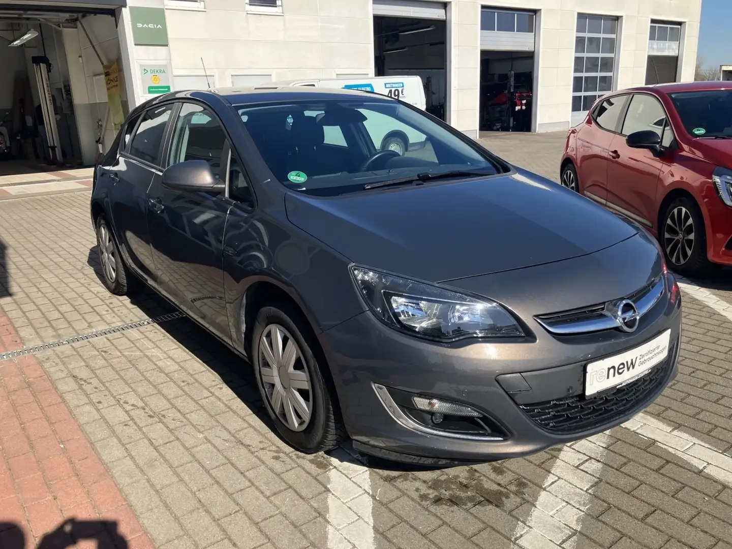 Opel Astra Lim. 5-trg. Active SHZ ,PDC v+h,8-fach Braun - 2