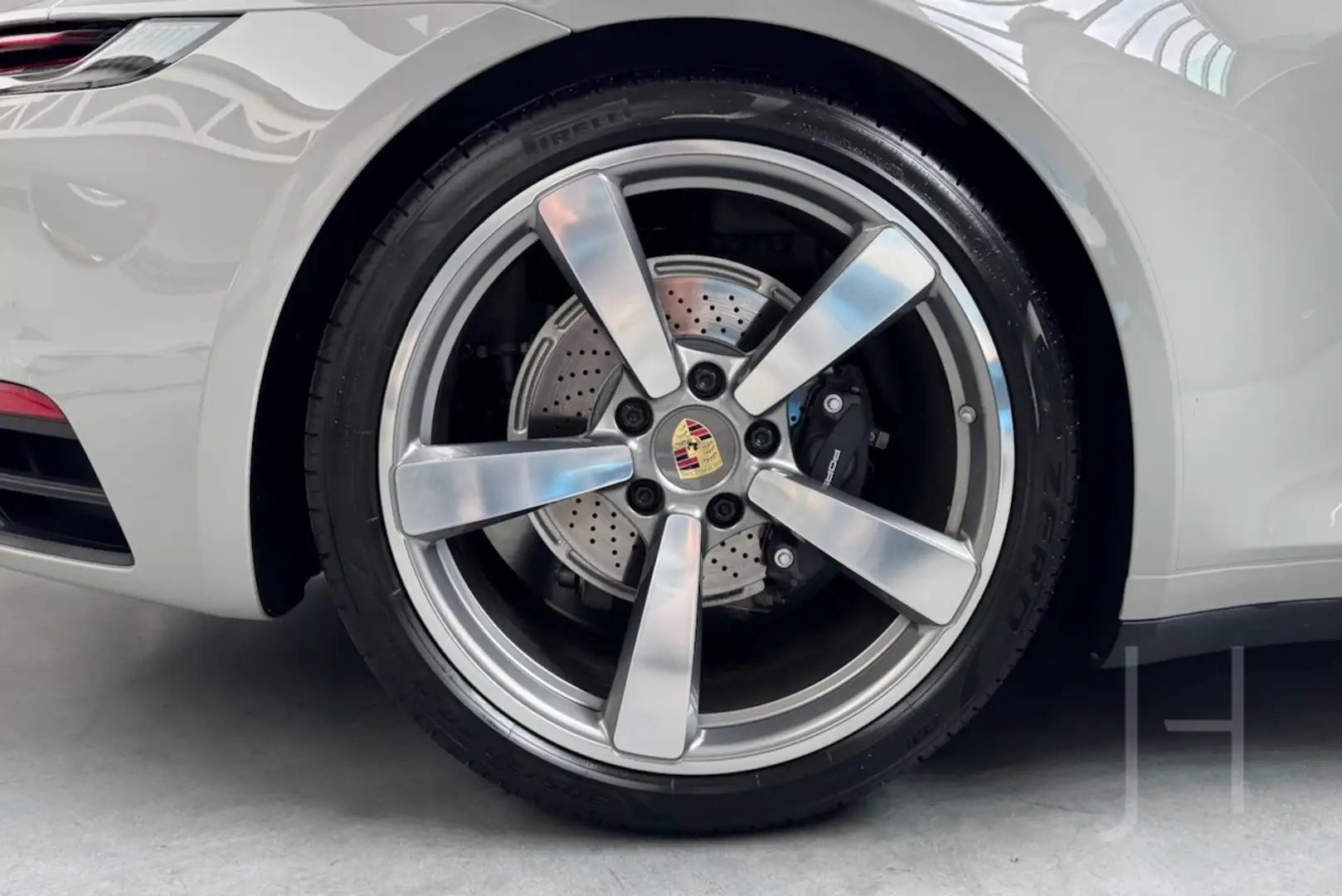 Porsche 992 911 Coupe Grau - 2