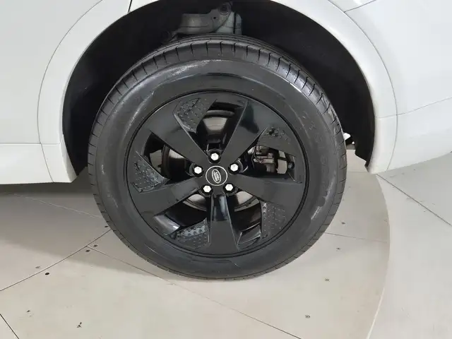 Land Rover Discovery Sport view 15