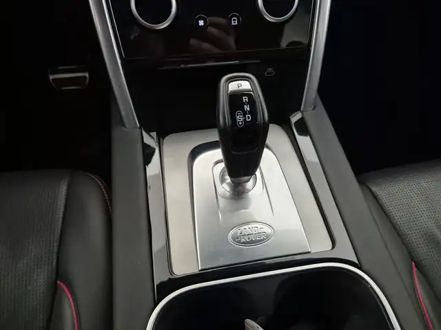 Land Rover Discovery Sport view 12