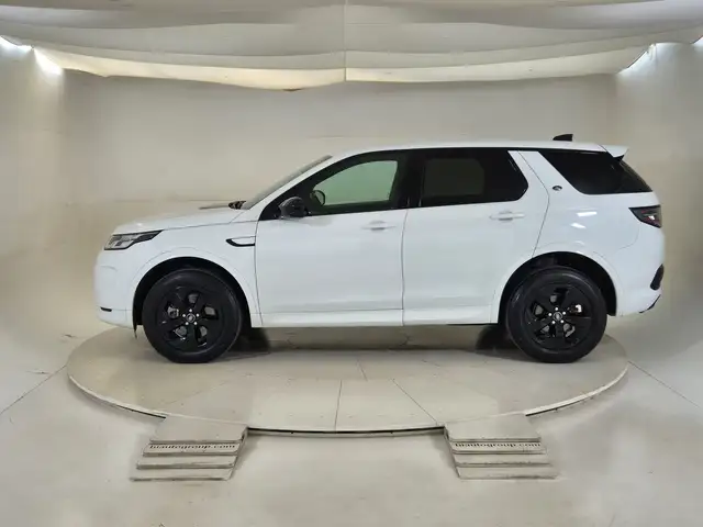 Land Rover Discovery Sport view 5