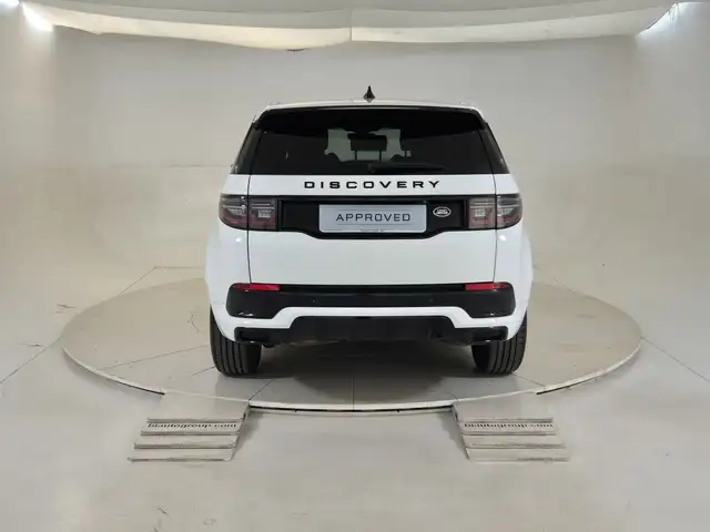 Land Rover Discovery Sport view 3
