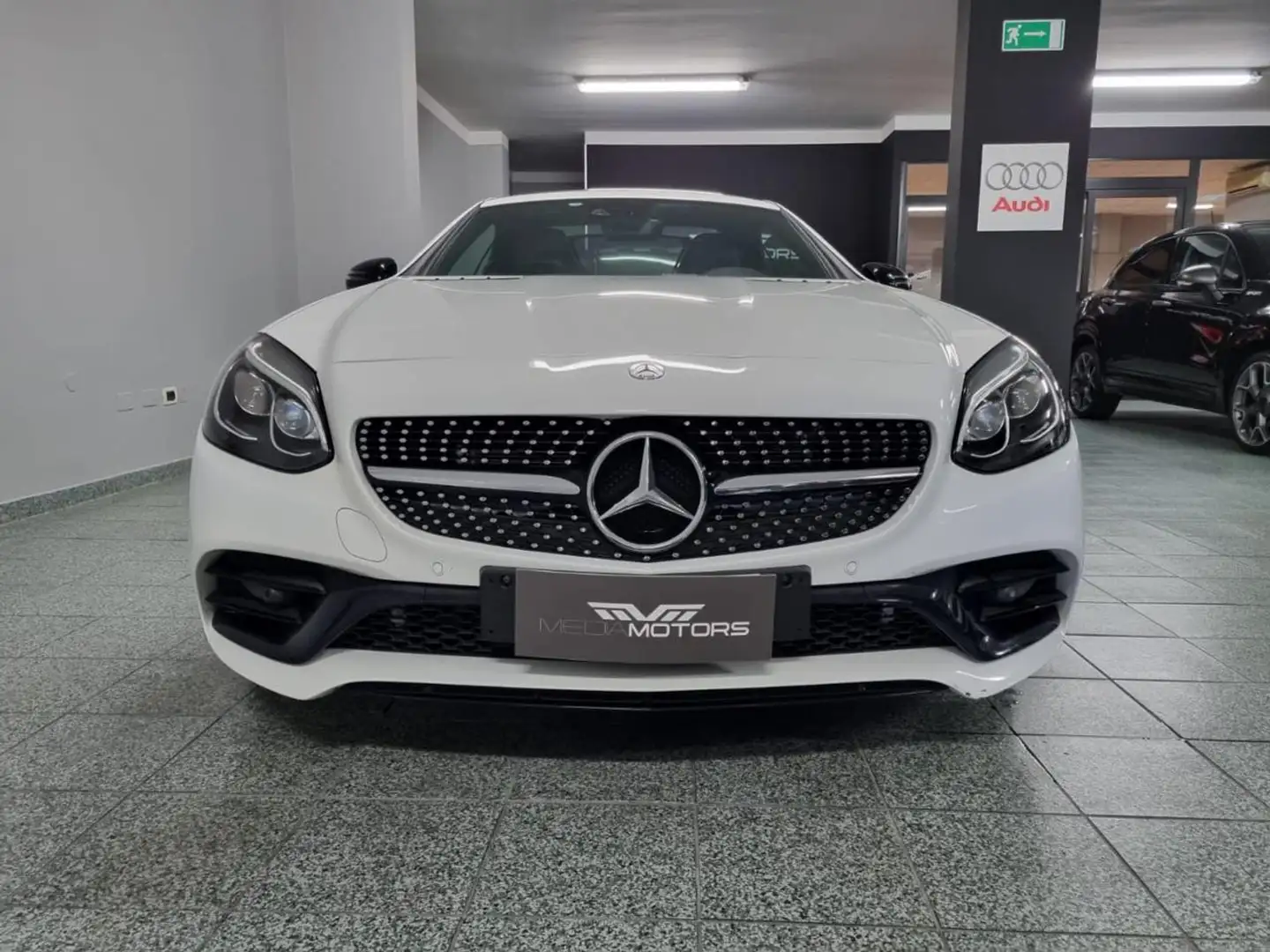 Mercedes-Benz SLC 250 d AMG line Beyaz - 2